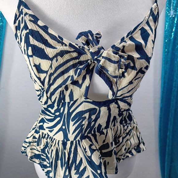 NWOT Patrons Of Peace Size M Summer Cut-Out Tank Top Keyhole Neckline Smocked - Picture 4 of 8